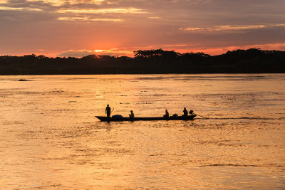Isla de Mocagua y atardecer amazónico